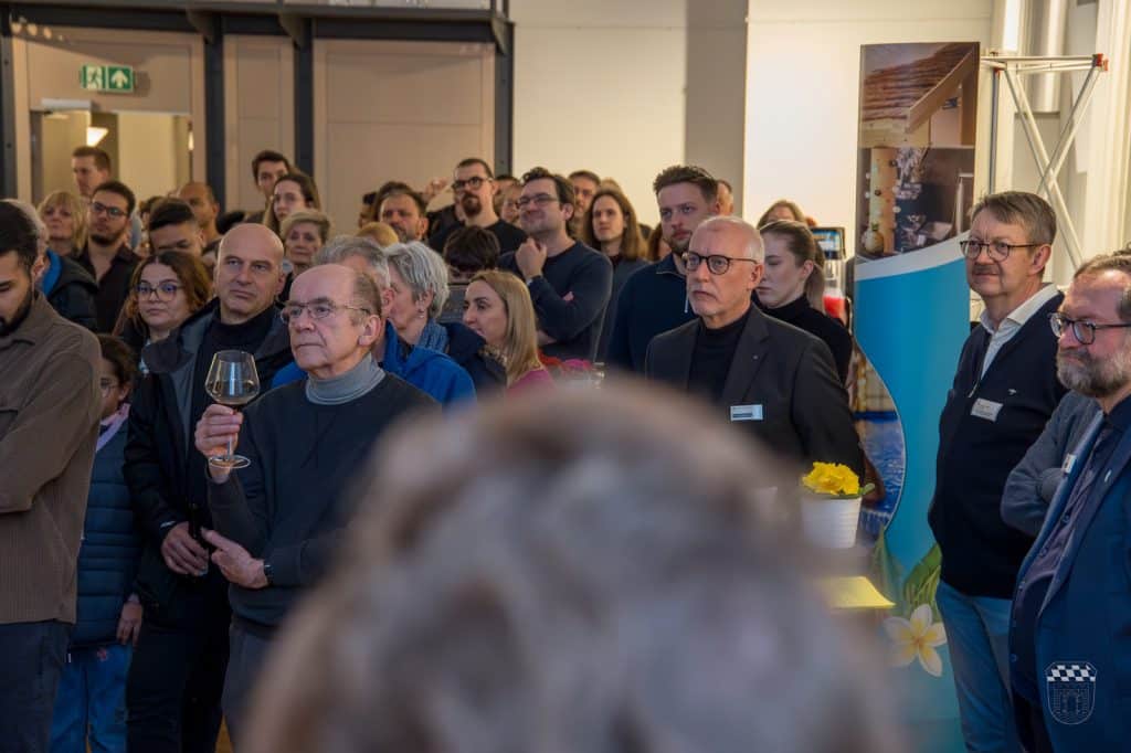Menschengruppe bei Veranstaltung in Deutschland