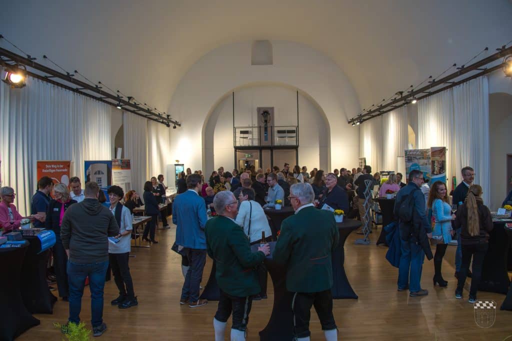 Veranstaltung mit vielen Gästen
