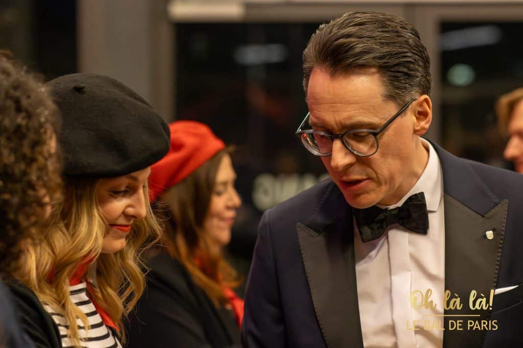 Oberbürgermeister Christian Moser mit Brille und Fliege