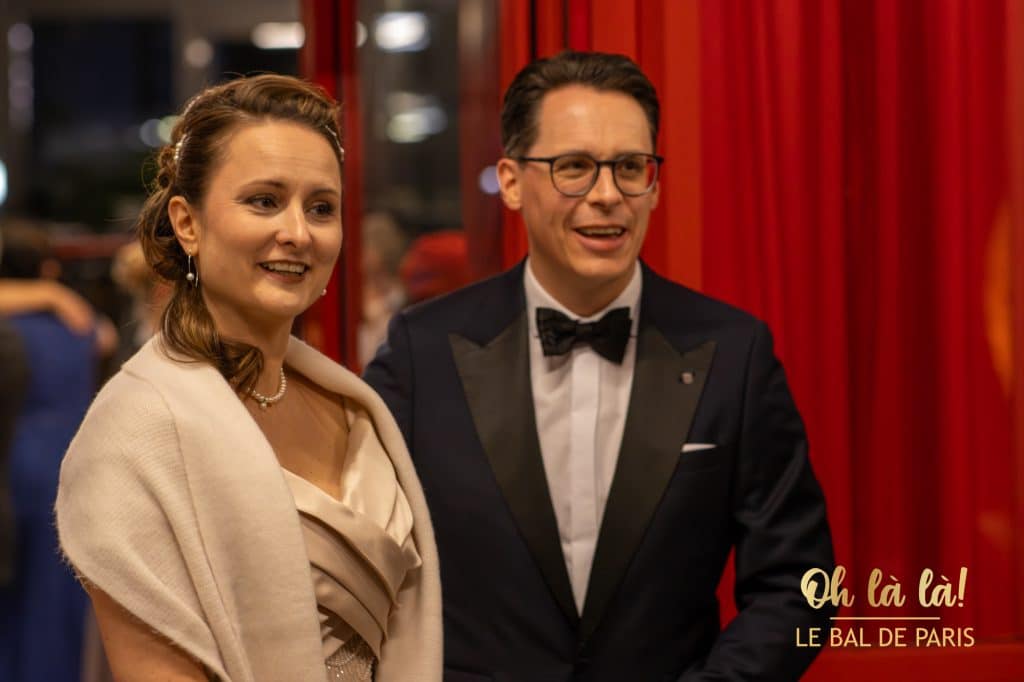 Oberbürgermeister Christian Moser mit Ehefrau Patricia Moser bei Oh là là! LE BAL DE PARIS