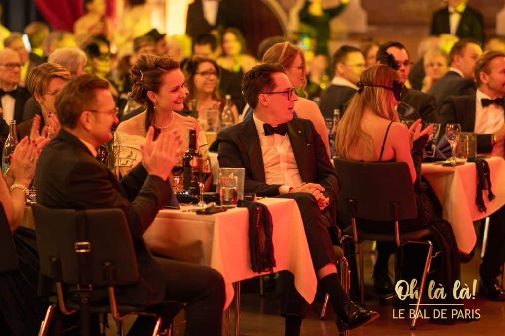 Gäste bei Gala-Dinner