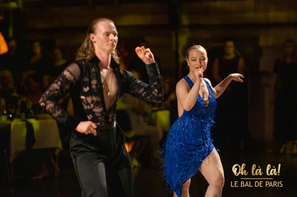 Tanztanzpaar im Ballroom-Tanz