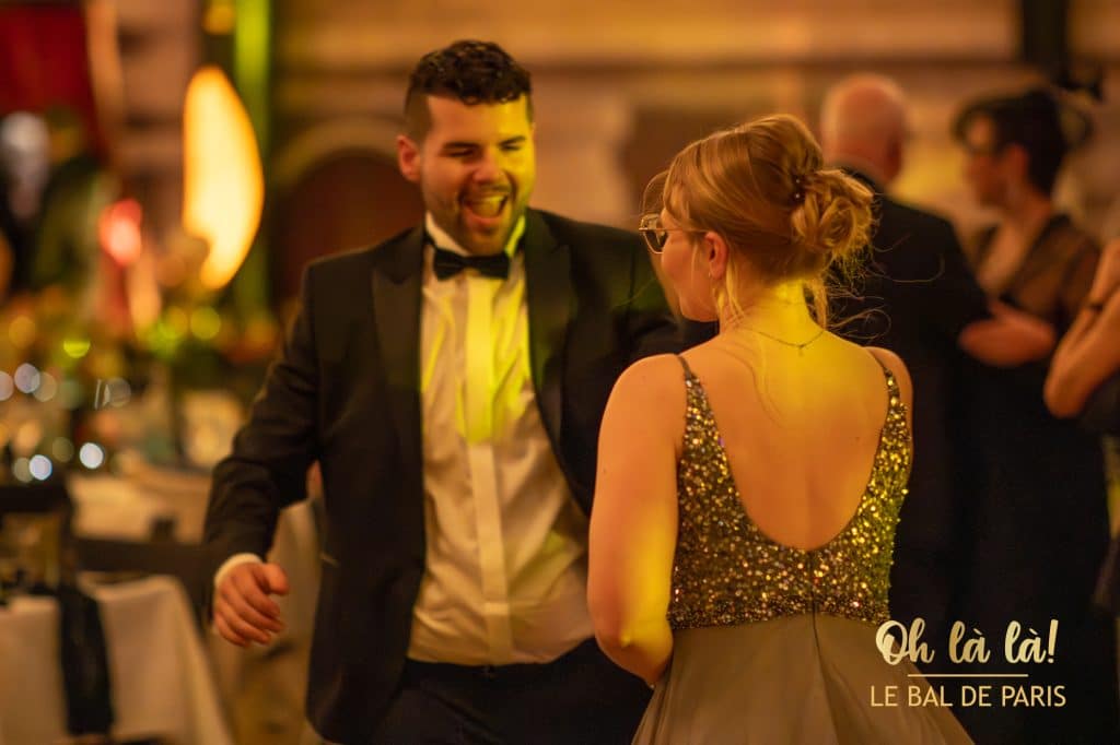 Tanzt bei Ball in Paris