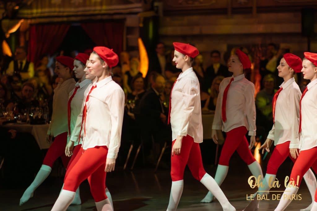 Ballett mit roten Mützen