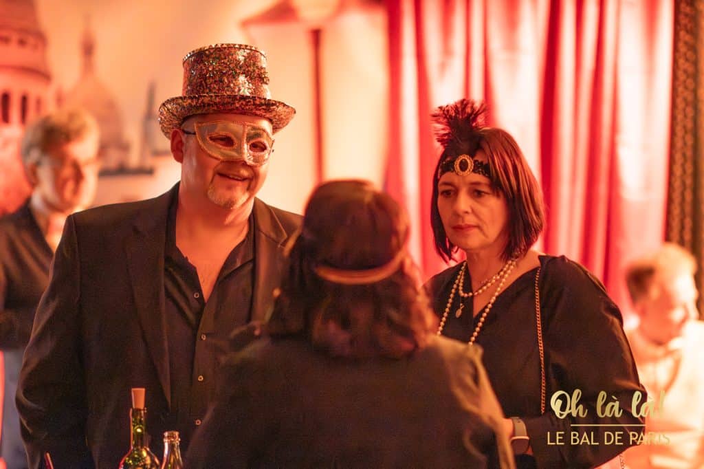 Maskenball mit Kostümen