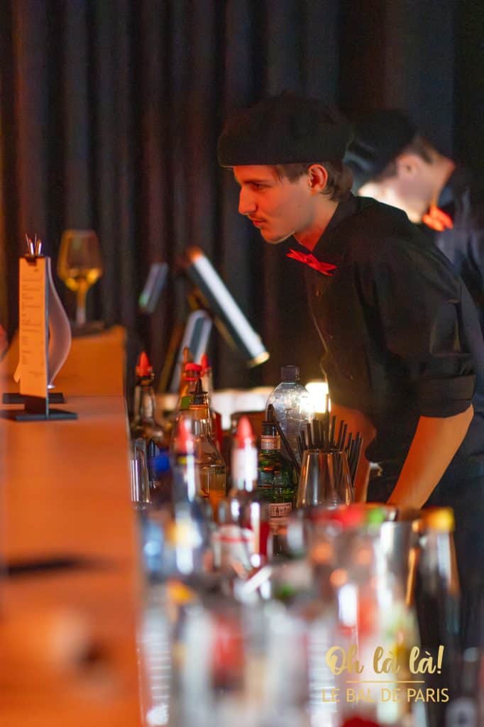 Barkeeper bei der Arbeit
