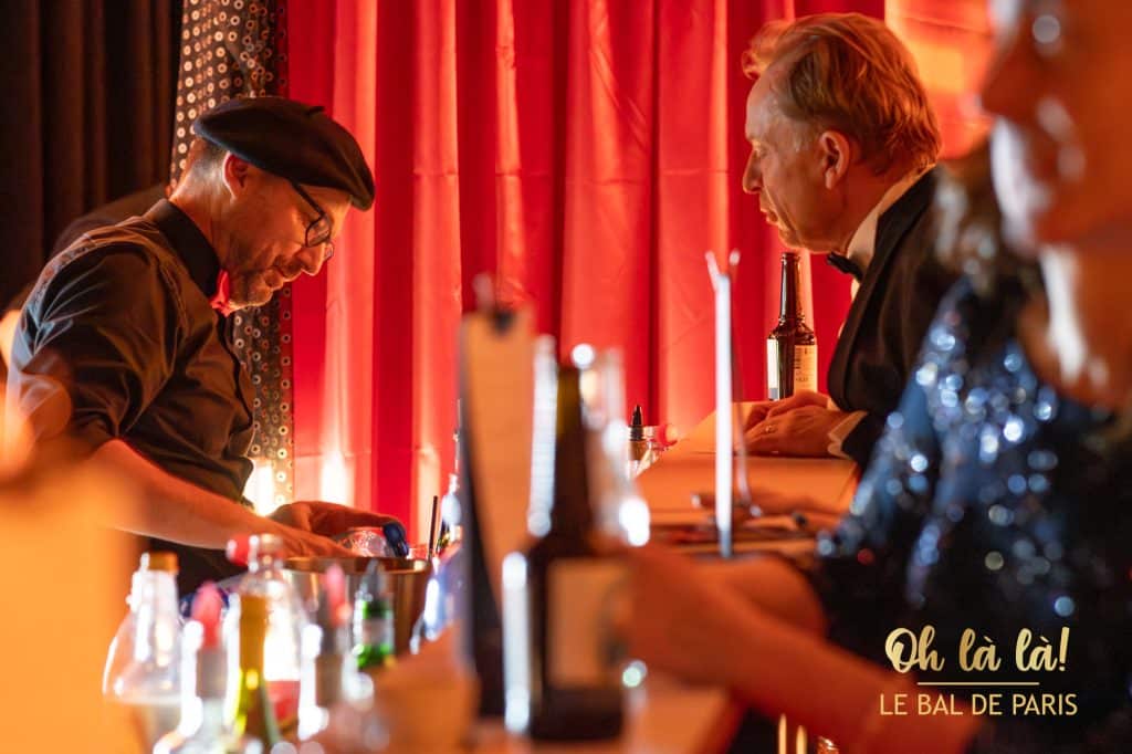 Gourmet-Bar-Tender-am-Werk