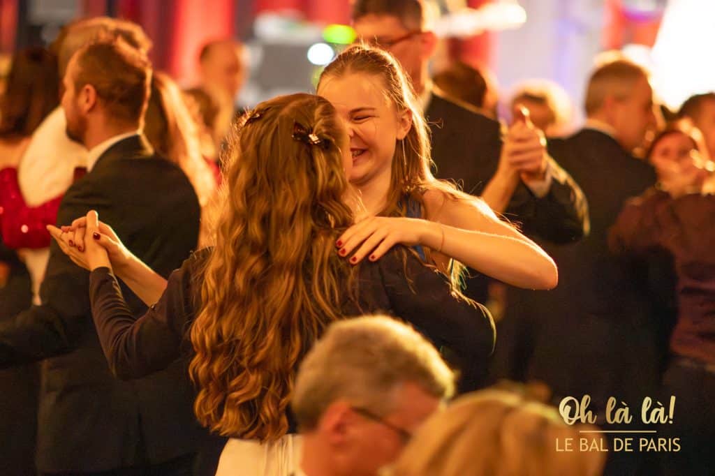 Tanzendes Paar bei Ball