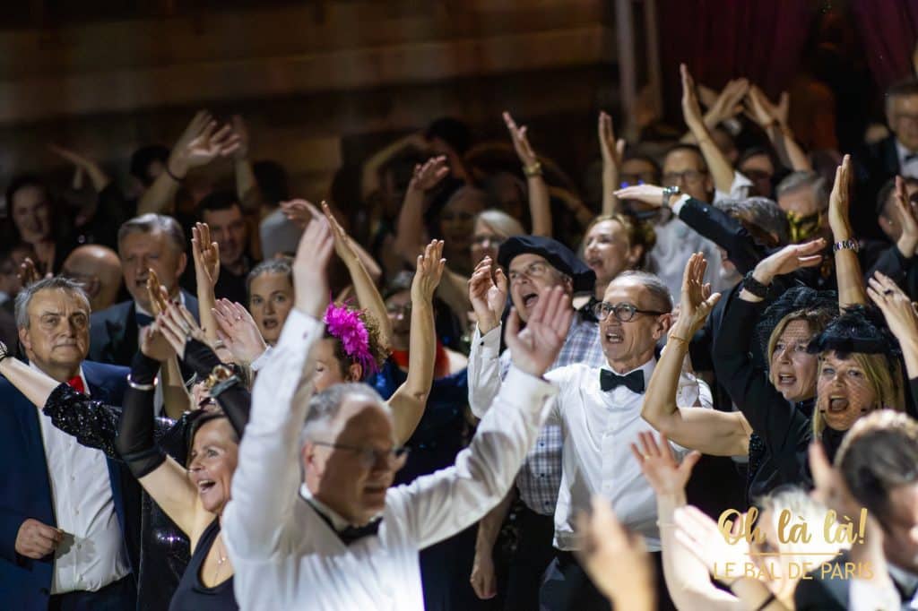 Tanzparty mit vielen Menschen