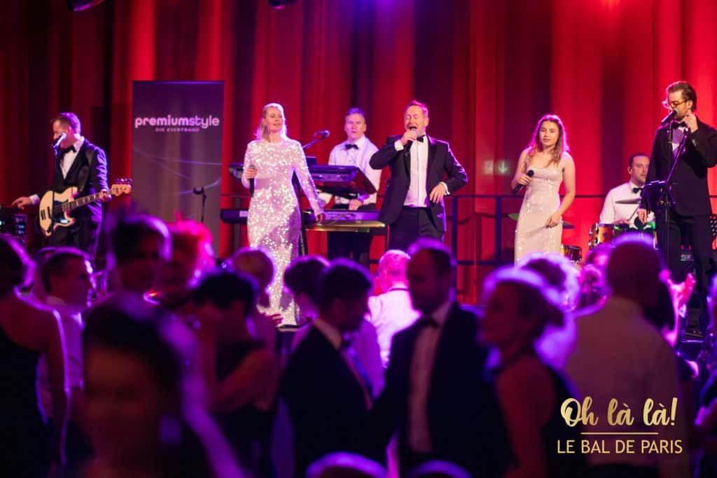 Band spielt bei Gala